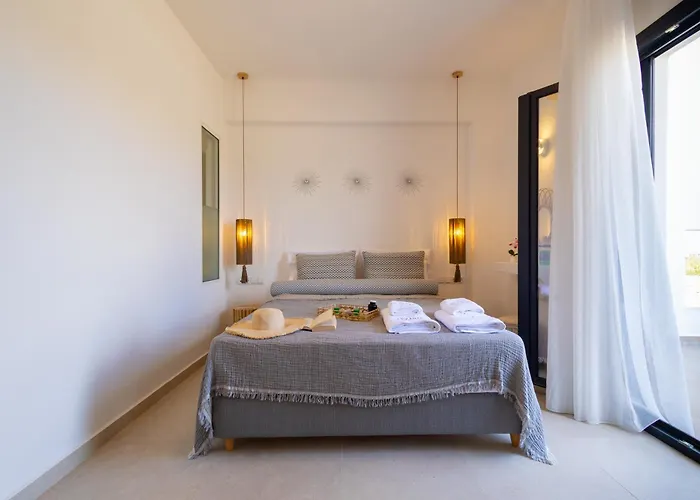 Cezaria Naxos 3* Pláka