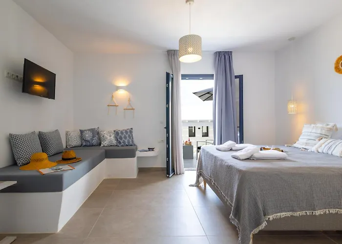 Cezaria Naxos 3* Pláka