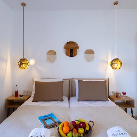 Cezaria Naxos מלון דירות 3*