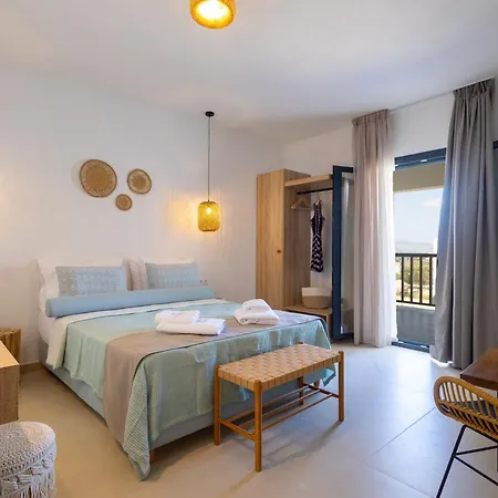 Cezaria Naxos מלון דירות 3*