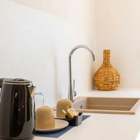 Cezaria Naxos מלון דירות 3*