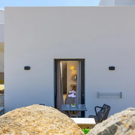 Cezaria Naxos מלון דירות 3*